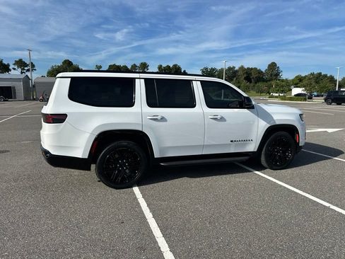 Used 2023 Jeep Wagoneer Series II AWD/4WD image 5