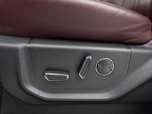 Used 2024 Ford Expedition Limited image 30