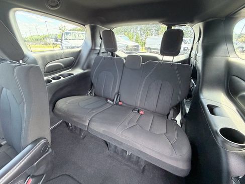 Used 2022 Chrysler Pacifica Touring FWD image 29