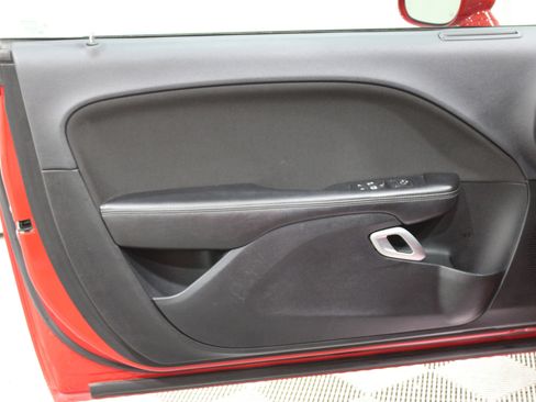 Used 2016 Dodge Challenger R/T image 6