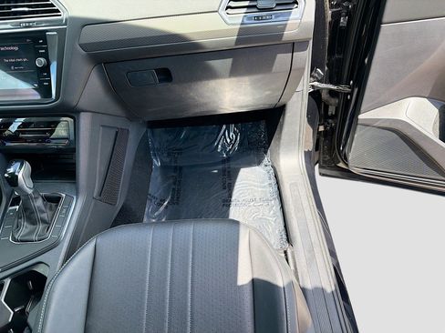 Used 2023 Volkswagen Tiguan SE FWD image 15