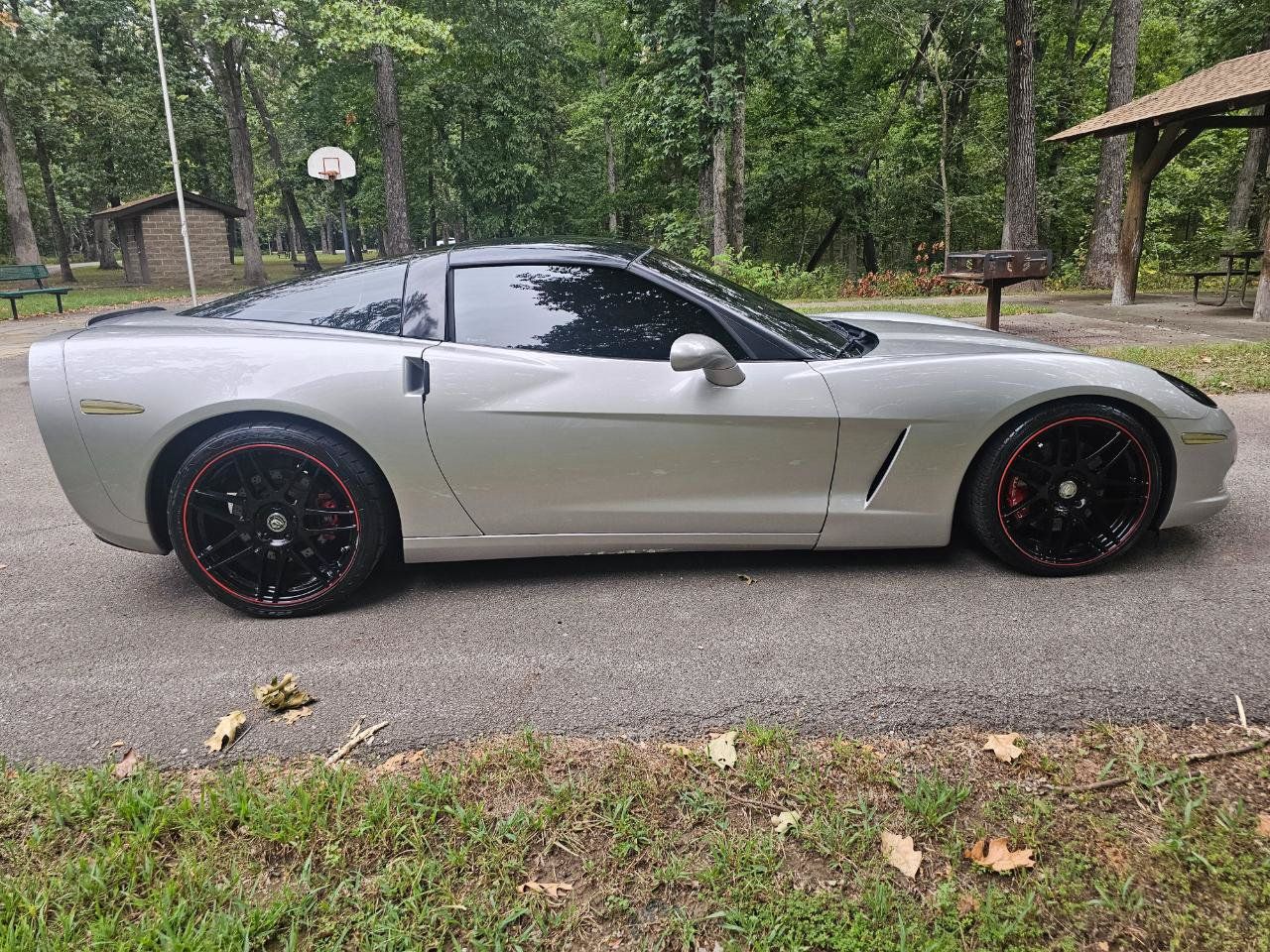 Used 2005 Chevrolet Corvette Coupe w/ Preferred Equipment Group RWD image 3