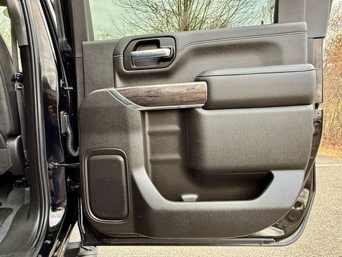 Used 2022 Chevrolet Silverado 2500 LTZ w/ LTZ Plus Package image 37