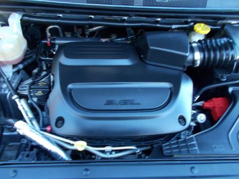 Used 2019 Chrysler Pacifica Touring-L Plus w/ Advanced Safetytec Group image 18