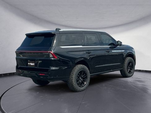 Used 2025 Lincoln Navigator Reserve AWD/4WD image 5