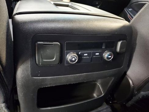 Used 2018 GMC Yukon SLE w/ SLE Value Package image 12