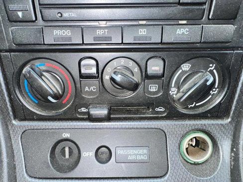 Used 1999 MAZDA MX-5 Miata RWD image 30