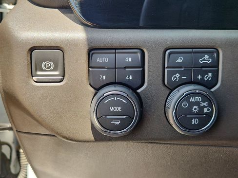Used 2023 Chevrolet Silverado 1500 LTZ w/ Z71 Off-Road Package AWD/4WD image 17