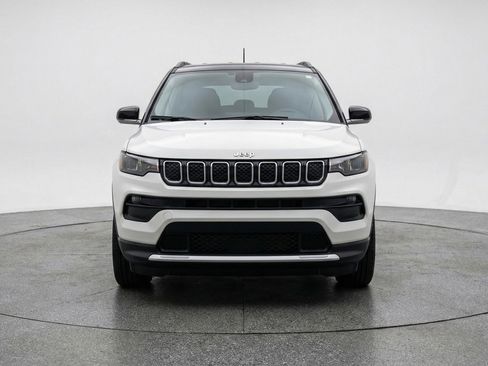 Used 2025 Jeep Compass Limited AWD/4WD image 2