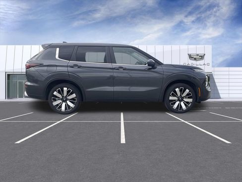 Used 2025 Mitsubishi Outlander SE AWD/4WD image 9