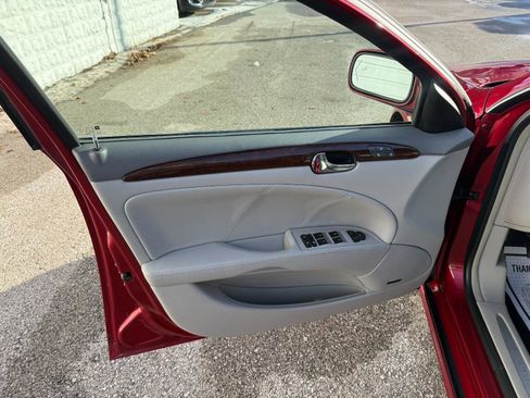 Used 2011 Buick Lucerne CXL image 9