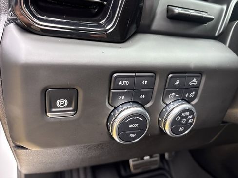 Used 2025 GMC Sierra 1500 AT4 w/ Technology Package AWD/4WD image 24