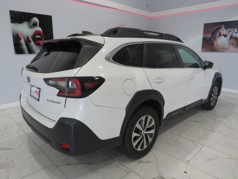 Used 2023 Subaru Outback Premium AWD/4WD image 3