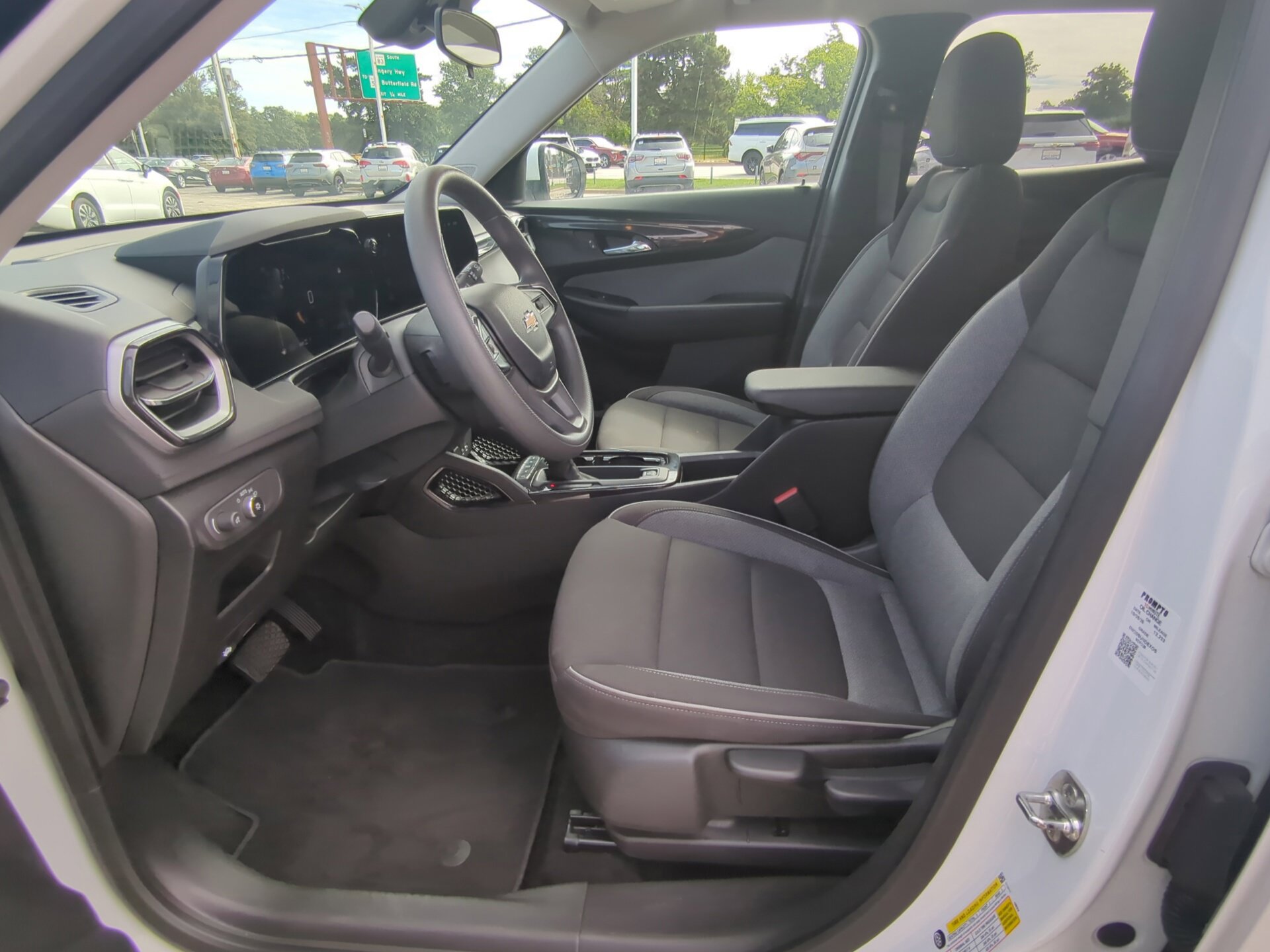 Used 2025 Chevrolet TrailBlazer LT AWD/4WD image 16