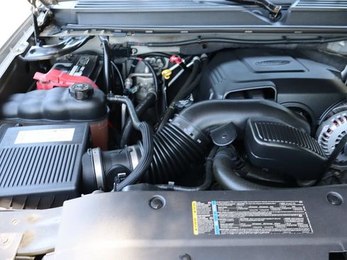 Used 2008 Chevrolet Suburban LT w/ LT Preferred Equipment Group AWD/4WD image 38