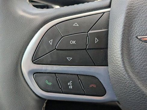 Used 2024 Chrysler Pacifica Touring-L FWD image 23