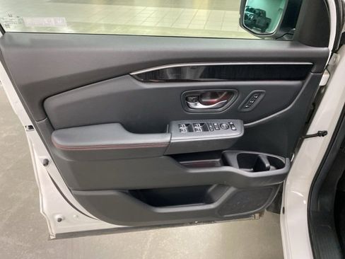 Used 2025 Honda Pilot Black Edition image 18