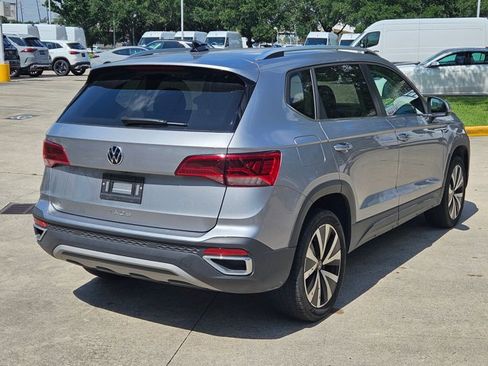 Used 2024 Volkswagen Taos SE w/ MDO Package FWD image 5