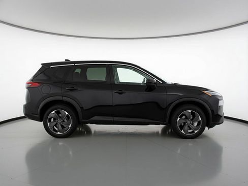 Used 2025 Nissan Rogue SV image 8