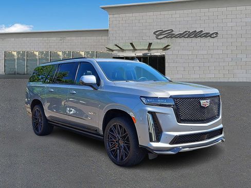 Used 2024 Cadillac Escalade ESV V w/ LPO, Floor Liner Package AWD/4WD image 3