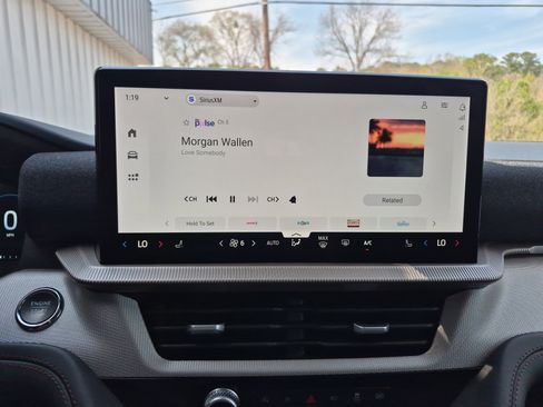 Used 2025 Ford Explorer Active image 33