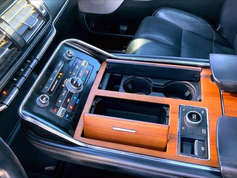 Used 2019 Lincoln Navigator Reserve image 16