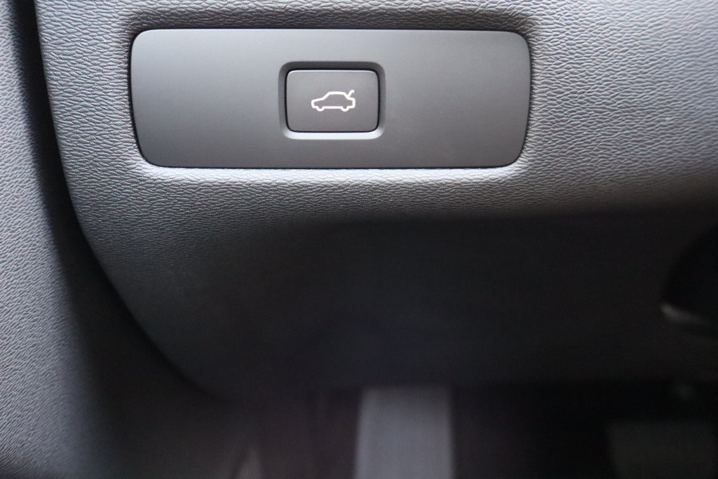 Used 2026 Volvo XC60 B5 Plus w/ Climate Package AWD/4WD image 30