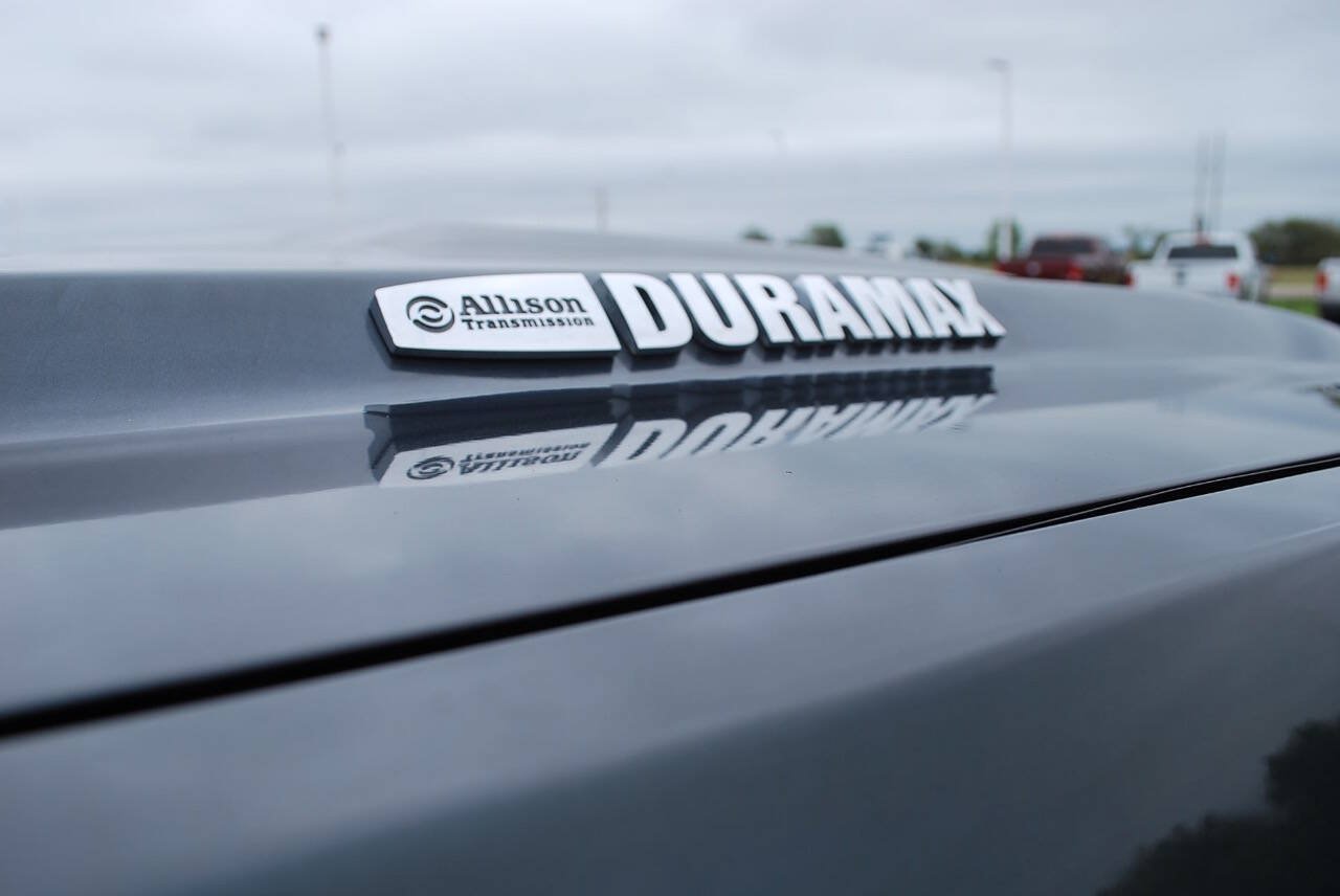 Used 2018 GMC Sierra 2500 SLT w/ Duramax Plus Package AWD/4WD image 11