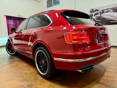 Used 2017 Bentley Bentayga AWD/4WD image 2