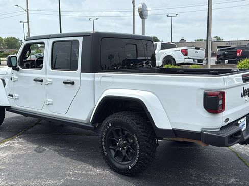 Used 2024 Jeep Gladiator Sport AWD/4WD image 6