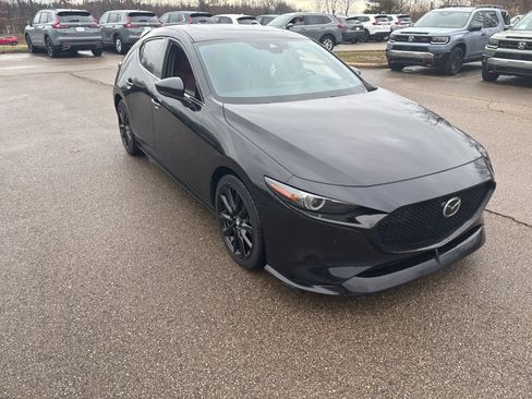Used 2021 MAZDA MAZDA3 Hatchback w/Premium Plus Pkg image 14