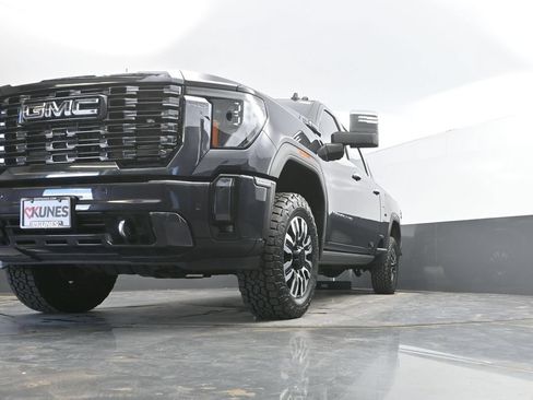 Used 2024 GMC Sierra 2500 Denali Ultimate AWD/4WD image 39