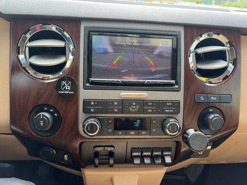 Used 2011 Ford F250 Lariat w/ Lariat Interior Pkg AWD/4WD image 13
