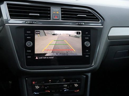 Used 2022 Volkswagen Tiguan SE image 24