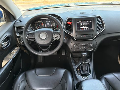Used 2021 Jeep Cherokee Latitude Plus FWD image 23