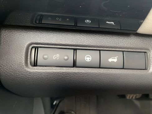 Used 2025 Nissan Pathfinder SV AWD/4WD image 10