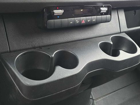 Used 2025 Mercedes-Benz Sprinter 2500 image 34