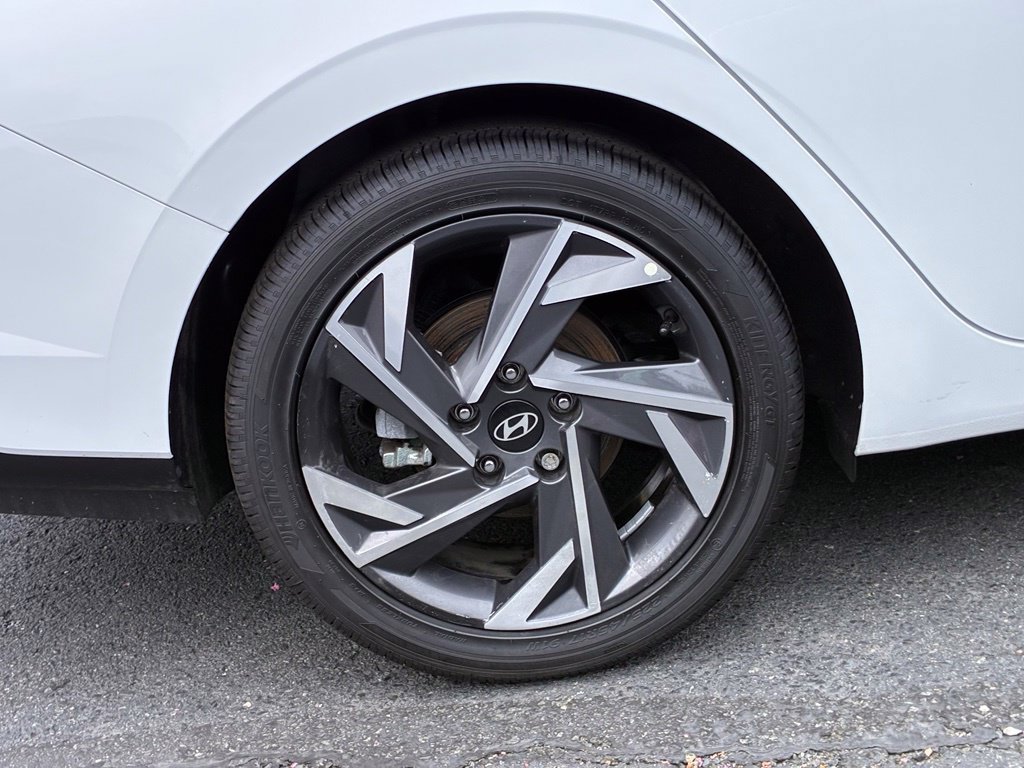 Certified 2025 Hyundai Elantra Limited FWD image 49