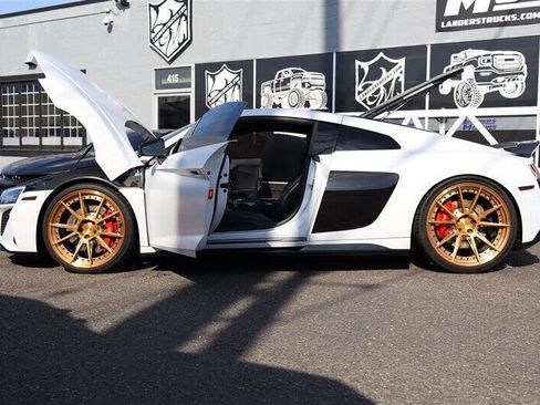 Used 2021 Audi R8 V10 w/ Premium Package image 23