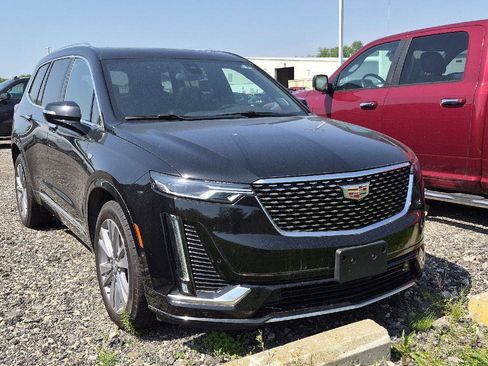 Used 2024 Cadillac XT6 Premium Luxury AWD/4WD image 2