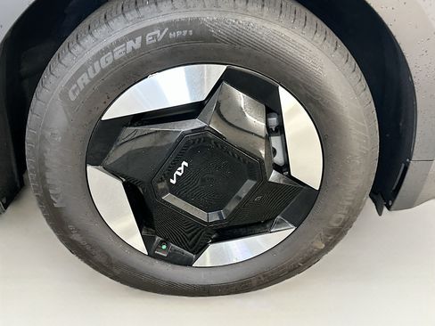 Used 2024 Kia EV9 Wind AWD/4WD image 11
