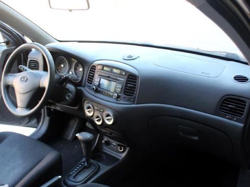 Used 2011 Hyundai Accent GS image 12