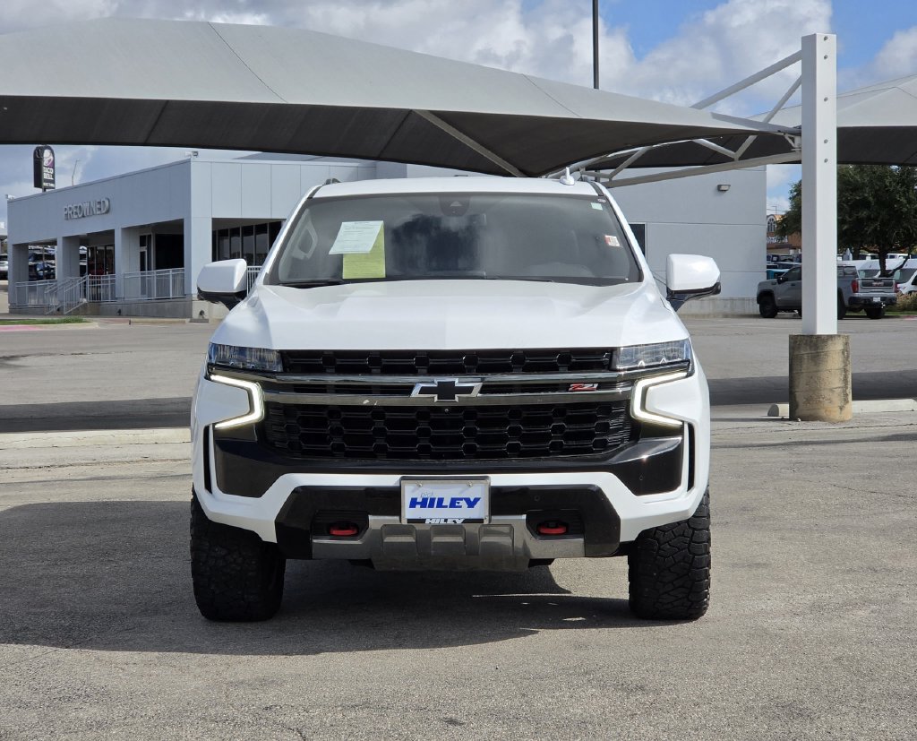 Used 2022 Chevrolet Tahoe Z71 w/ Luxury Package AWD/4WD image 2