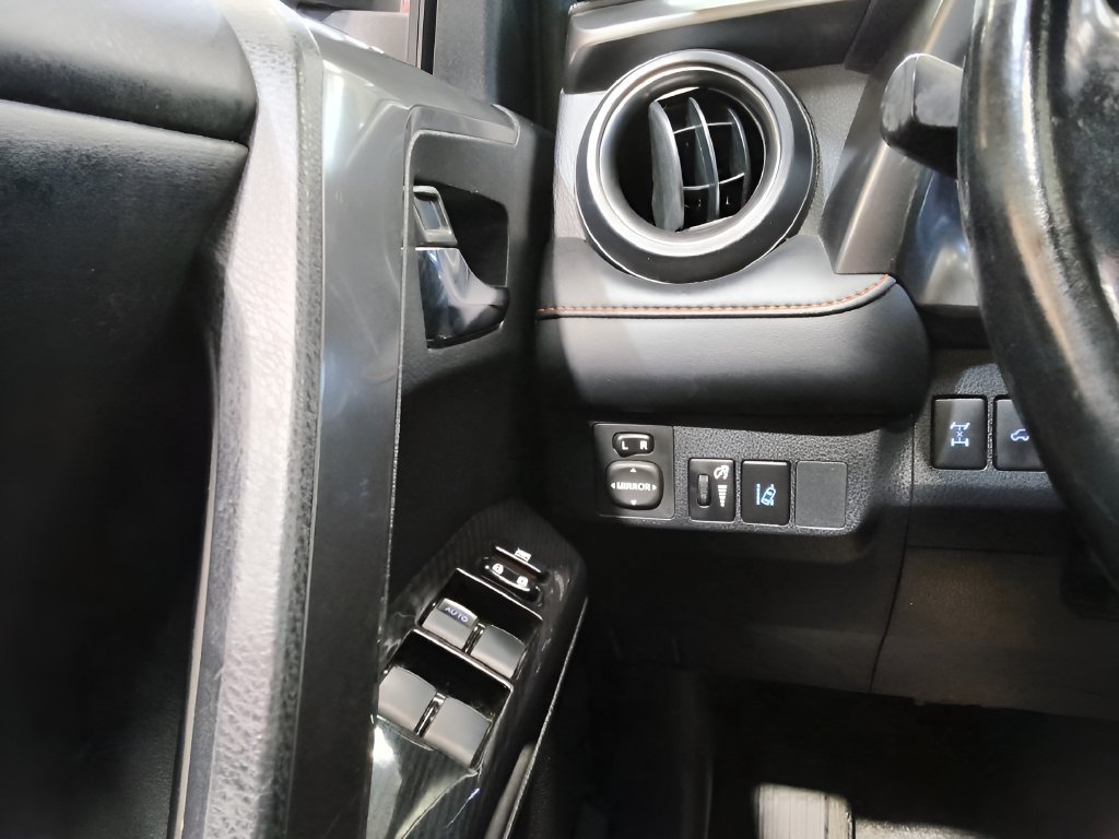 Used 2017 Toyota RAV4 SE w/ Advanced Technology Package AWD/4WD image 32