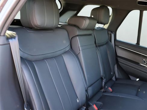 Certified 2025 Land Rover Range Rover SE image 12