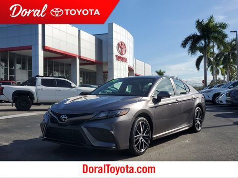 Used 2023 Toyota Camry SE image 1