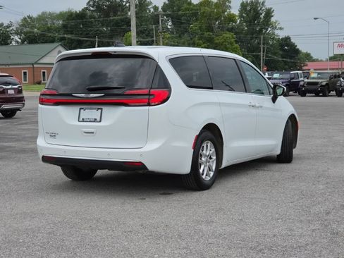 Certified 2023 Chrysler Pacifica Touring-L FWD image 7