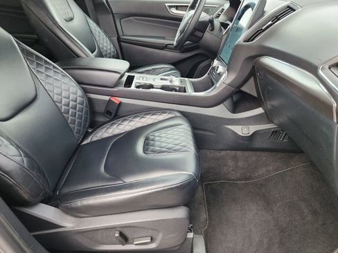 Used 2024 Ford Edge Titanium image 16