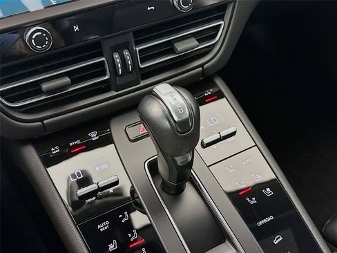 Used 2023 Porsche Macan Turbo AWD/4WD image 17