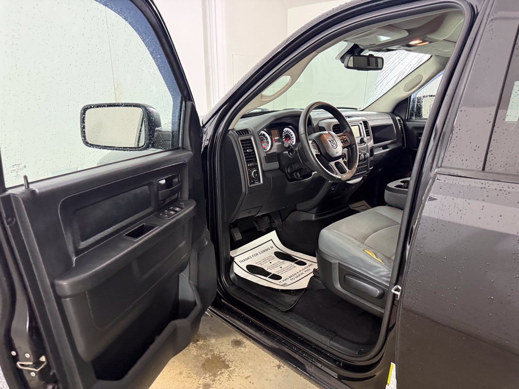 Used 2016 RAM 1500 Express AWD/4WD image 9